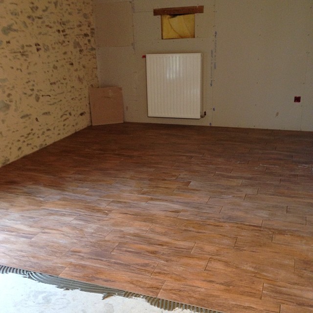 Pose du carrelage de la chambre 1