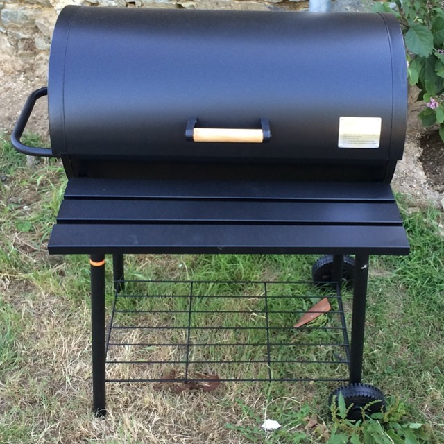 Le barbecue du Quatrain est monté