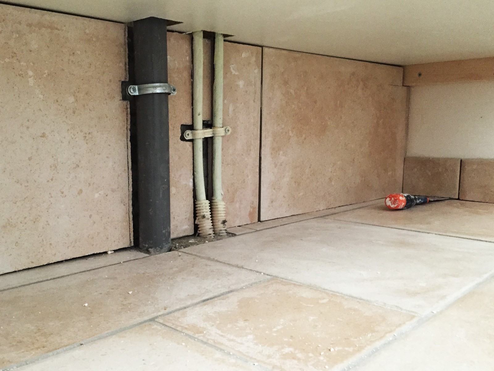 carrelage-sous-evier-buanderie