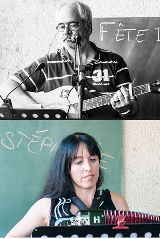 Pascal à la guitare et Stéphanie à l'accordéon 